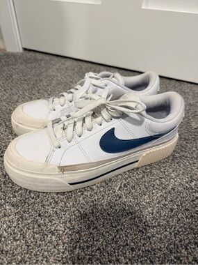Women’s Nike Sneakers- 7.5